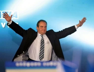 Live: Η πρώτη ομιλία του Καραμανλή μετά από δέκα χρόνια (βίντεο)